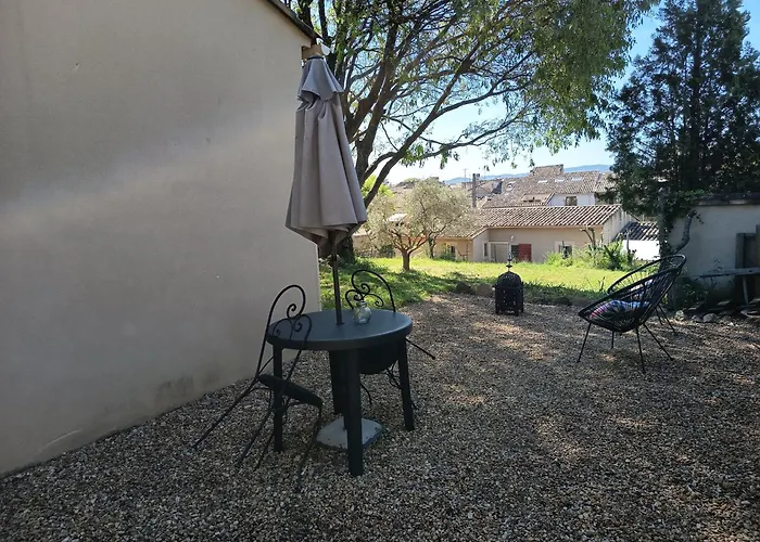 Maisonnette Au Coeur De Lauris